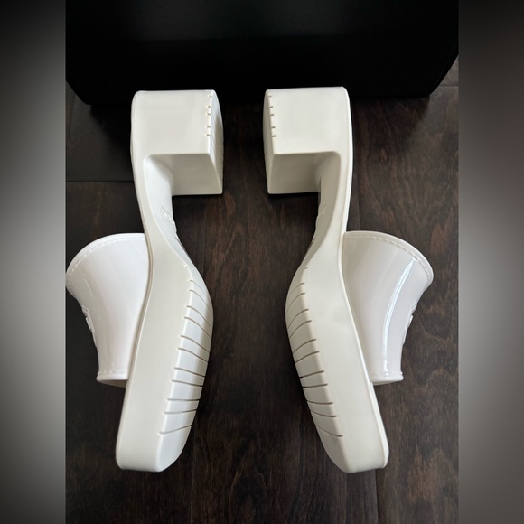 Coach Women's Cream Slide Sandals - Picture 3 of 9